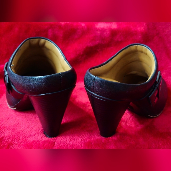 Euro Soft By Sofft Black Leather Mules with Buckle - Size 8M - Picture 4 of 9